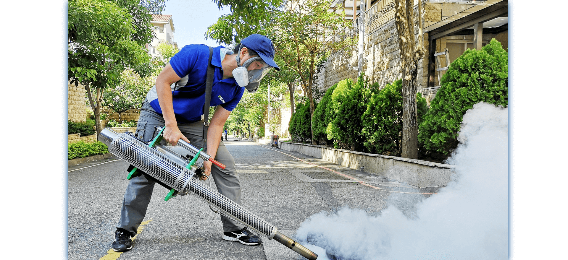 優美德環保人員於社區、街頭執行除蟲防治任務